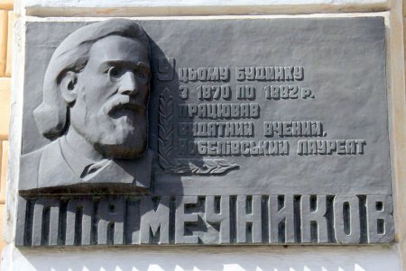 По Дворянской, как в мирное время, можно гулять не спеша (фоторепортаж) 
