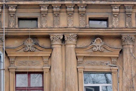 По Дворянской, как в мирное время, можно гулять не спеша (фоторепортаж) 