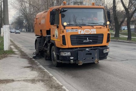 Коммунальные службы ежедневно обеспечивают благоустройство Одессы (фото)