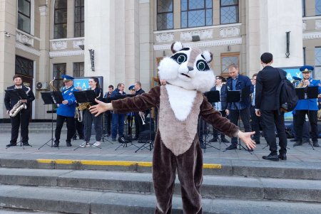Одесский зоопарк поддерживает горожан и пассажиров железнодорожного вокзала (фото)