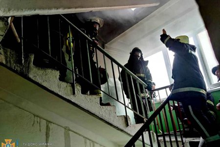 Пожар в одесской многоэтажке: спасатели эвакуировали 12 человек (фото, видео) 