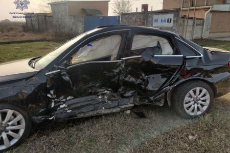 В Малиновском районе столкнулись две иномарки: двое пострадавших в больнице (фото)