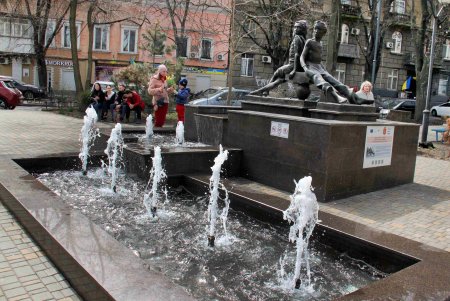 Первого апреля в центре Одессы заработали фонтаны (фоторепортаж)
