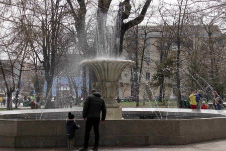Первого апреля в центре Одессы заработали фонтаны (фоторепортаж)