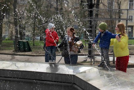 Первого апреля в центре Одессы заработали фонтаны (фоторепортаж)