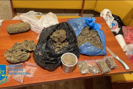 Полицейские задержали преступную группировку за изготовление и сбыт наркотиков на территории Одессы (фото)