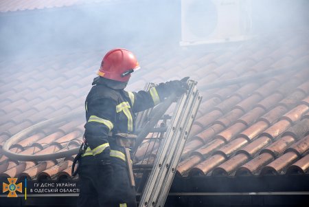 В Аркадии горел ресторан: пожарным удалось быстро потушить огонь и сохранить помещение (фото, видео)