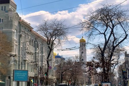 Хотя улицы Одессы выглядят мирно, но в воздухе ощущается тревога (фоторепортаж) 