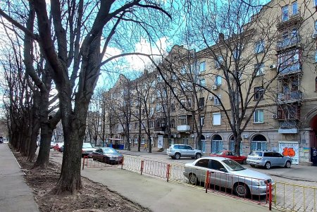 Хотя улицы Одессы выглядят мирно, но в воздухе ощущается тревога (фоторепортаж) 