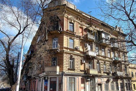 Хотя улицы Одессы выглядят мирно, но в воздухе ощущается тревога (фоторепортаж) 