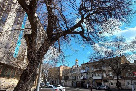 Хотя улицы Одессы выглядят мирно, но в воздухе ощущается тревога (фоторепортаж) 