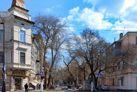 Хотя улицы Одессы выглядят мирно, но в воздухе ощущается тревога (фоторепортаж) 