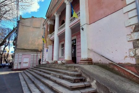 Хотя улицы Одессы выглядят мирно, но в воздухе ощущается тревога (фоторепортаж) 