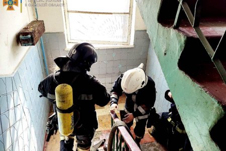 В Малиновском районе эвакуировали 15 человек и спасли собаку из-за пожара в многоквартирном доме (фото) 