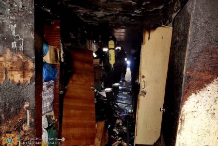 В Малиновском районе эвакуировали 15 человек и спасли собаку из-за пожара в многоквартирном доме (фото) 