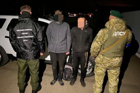 Двое подсудимых пытались сбежать из страны через болото в обход пункта пропуска: их задержали на границе (фото)
