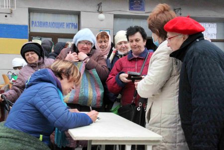 В одесской 117-й школе работает Гуманитарный волонтёрский центр помощи беженцам (фоторепортаж)