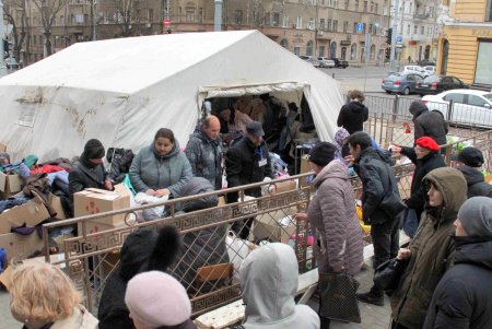 В одесской 117-й школе работает Гуманитарный волонтёрский центр помощи беженцам (фоторепортаж)