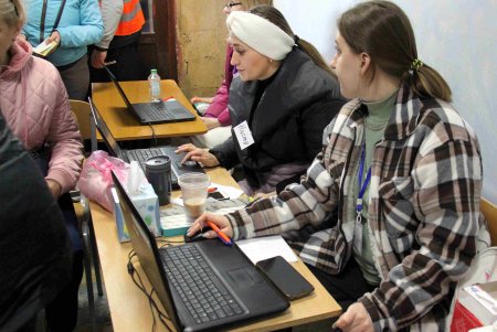 В одесской 117-й школе работает Гуманитарный волонтёрский центр помощи беженцам (фоторепортаж)