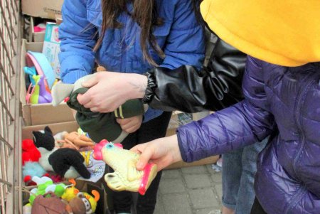 В одесской 117-й школе работает Гуманитарный волонтёрский центр помощи беженцам (фоторепортаж)