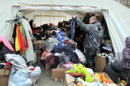 В одесской 117-й школе работает Гуманитарный волонтёрский центр помощи беженцам (фоторепортаж)