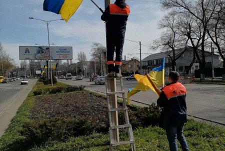 Сотрудники коммунальных служб провели в Одессе весенний субботник (фото)