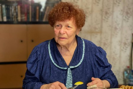Мэр Одессы поздравил с юбилеем одесситку (фото)