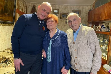 Мэр Одессы поздравил с юбилеем одесситку (фото)