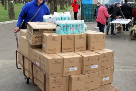 Малиновская райадминистрация совместно с благотворительным фондом «Добрый Самарянин» оказывают гуманитарную помощь нуждающимся (фоторепортаж) 