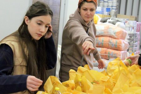 Малиновская райадминистрация совместно с благотворительным фондом «Добрый Самарянин» оказывают гуманитарную помощь нуждающимся (фоторепортаж) 