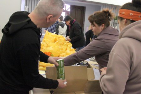 Малиновская райадминистрация совместно с благотворительным фондом «Добрый Самарянин» оказывают гуманитарную помощь нуждающимся (фоторепортаж) 