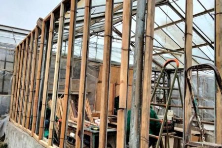 В результате обстрелов ракетами были повреждены одесские теплицы (фото)