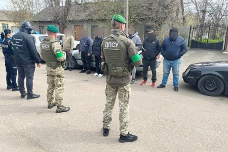 Трое одесситов незаконно переправляли военнообязанных через границу (видео, фото)