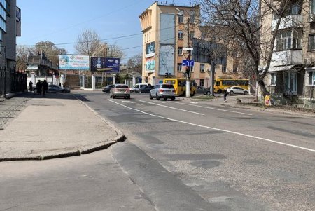 В Одессе на улице Семинарской организовано трехполосное движение (фото)