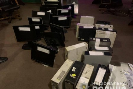 В Приморском и Суворовском районах полицейские закрыли два игорных клуба (фото)