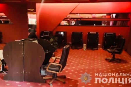 В Приморском и Суворовском районах полицейские закрыли два игорных клуба (фото)