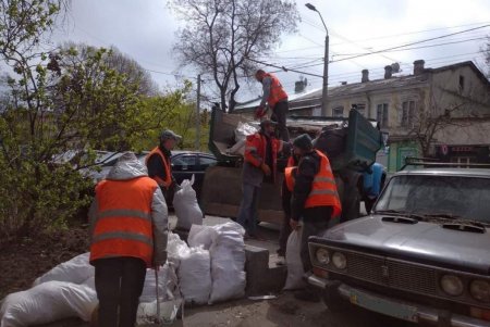 Коммунальщики провели в городе «День окружающей среды» (фото)