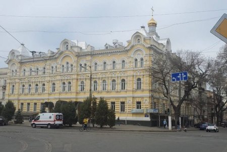 На Привокзальной площади изменена схема организации движения транспорта (фото)