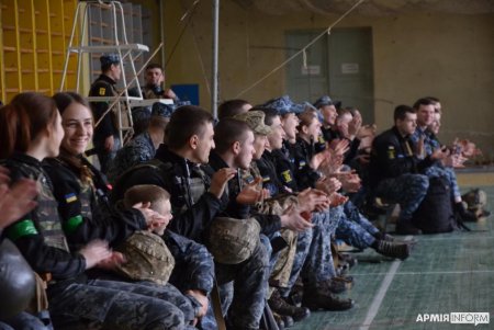 «Ой у лузі червона калина»: военные музыканты ВМС подняли боевой дух курсантам Одесской морской академии (фото)