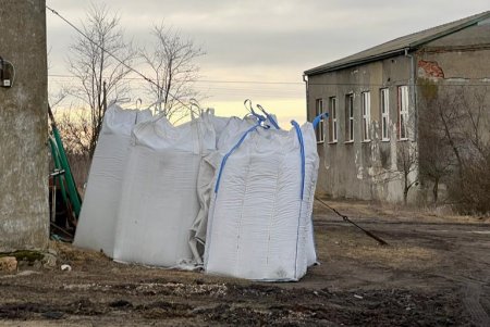 Чиновник одного из сел Белгород-Днестровского района вместе с подрядчиком присвоили 3,5 миллиона гривен при ремонте спортплощадки (фото)