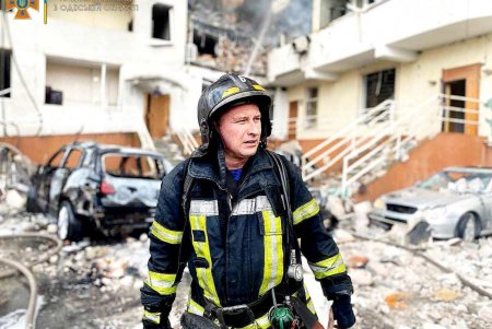 ГСЧС Украины в Одесской области: пожар в многоэтажке, произошедший в результате вражеских обстрелов, ликвидирован (фото, видео)