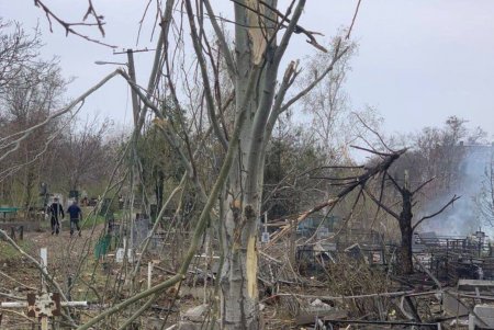 Ракетный обстрел Одессы: один из обломков упал на территорию городского кладбища (фото, видео)