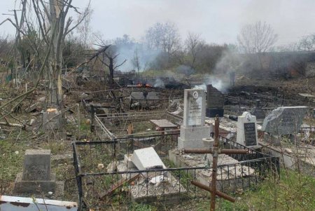 Ракетный обстрел Одессы: один из обломков упал на территорию городского кладбища (фото, видео)