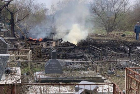 Ракетный обстрел Одессы: один из обломков упал на территорию городского кладбища (фото, видео)