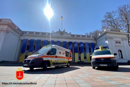Город-побратим Генуя передал Одессе две кареты скорой помощи с медицинским оборудованием (фото)