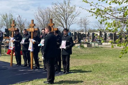 В Одессе простились с погибшими от ракетного удара молодой женщиной, ее трехмесячной дочерью и мамой (фото, видео)
