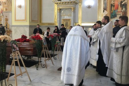 В Одессе простились с погибшими от ракетного удара молодой женщиной, ее трехмесячной дочерью и мамой (фото, видео)