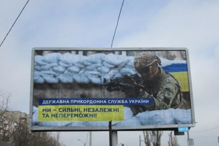 В поддержку горожан и защитников на билбордах Одессы размещают антивоенные сюжеты (фото)