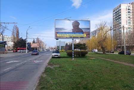 В поддержку горожан и защитников на билбордах Одессы размещают антивоенные сюжеты (фото)