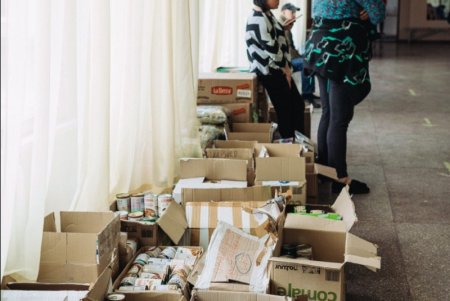 Более 13,5 тысячи малообеспеченных одесситов и переселенцев получили продукты, одежду, товары гигиены в пунктах гуманитарной помощи (фото)